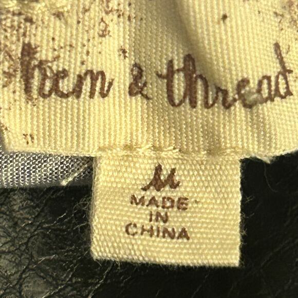 Hem & Thread Blue White Strip Boho Top Blouse Daisies Smocking M - Picture 4 of 6